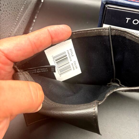 Tommy Hilfiger Mens Genuine Leather Bifold Wallet 31HP220118 with ID Window NIB - Picture 10 of 16
